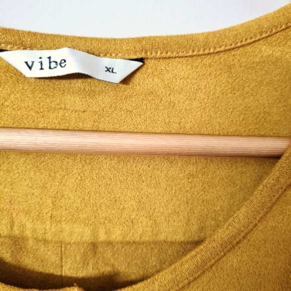 Yellow vibe top in suede - Picture 3 of 4